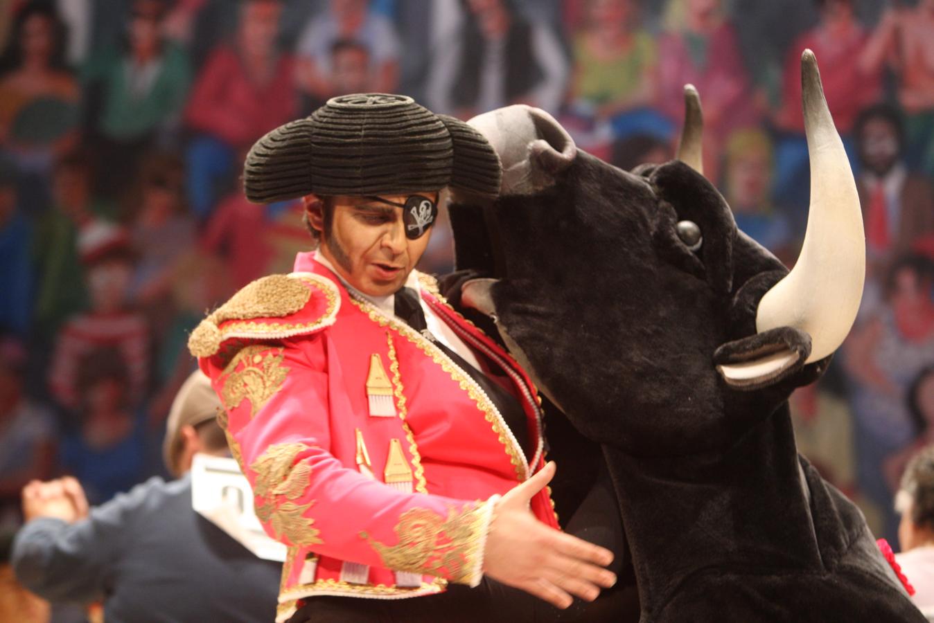 FOTOS chirigota 'Una corrida en tu